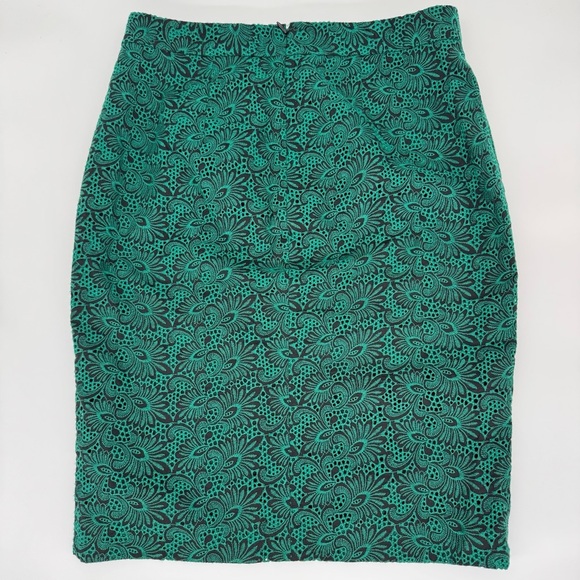 Ann Taylor NWT Fully Lined Lace Pencil Skirt | Size 10 | Green and Black - Picture 7 of 9